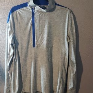 EUC lightweight under armor sweatshirt